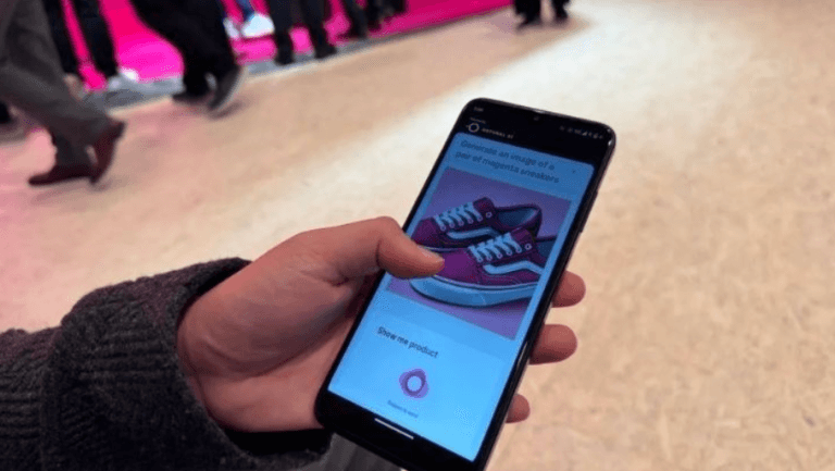 İşletim sistemi yapay zeka olan bir telefon tanıtıldı